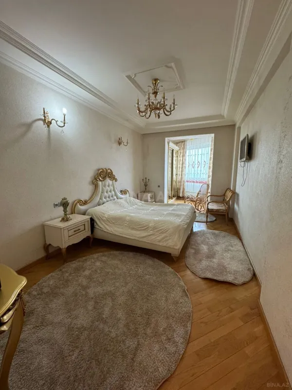 Satılır 4 otaqlı mənzil 185 m²