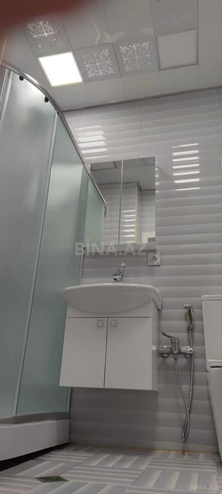 Kirayə verilir 2 otaqlı mənzil 64 m²