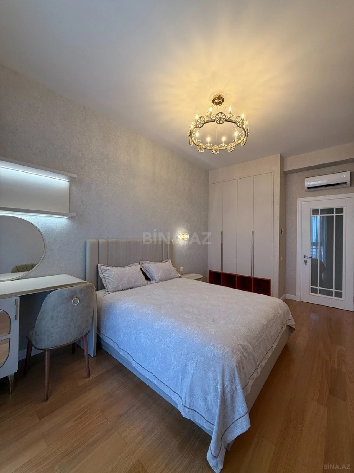 Kirayə verilir 4 otaqlı mənzil 250 m²