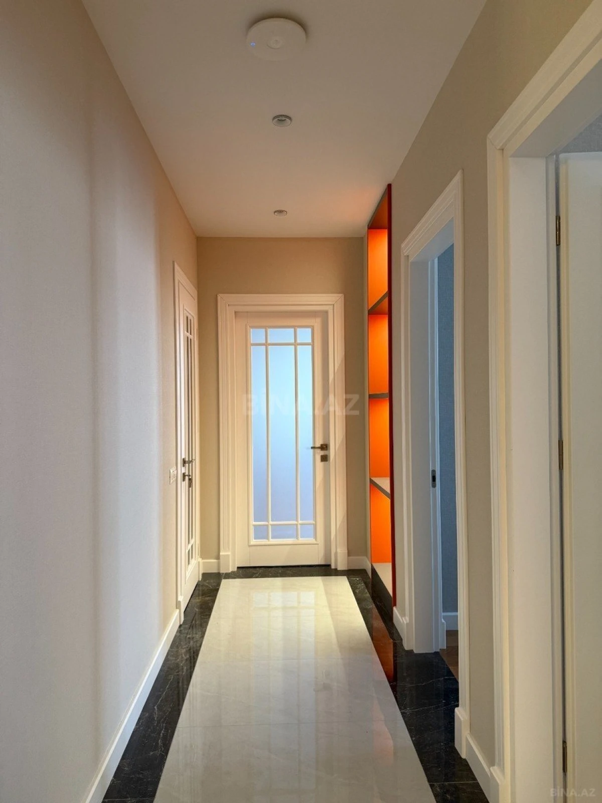 Kirayə verilir 4 otaqlı mənzil 250 m²