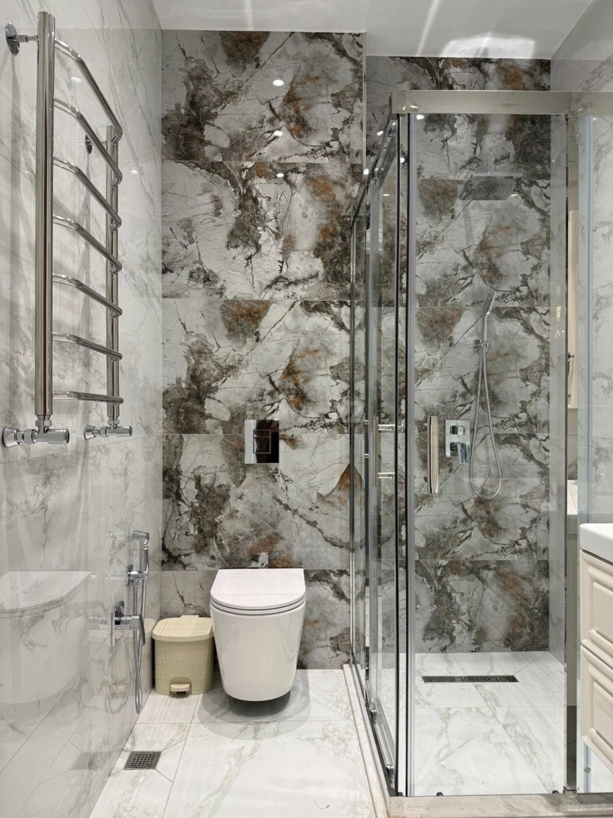 Kirayə verilir 4 otaqlı mənzil 250 m²