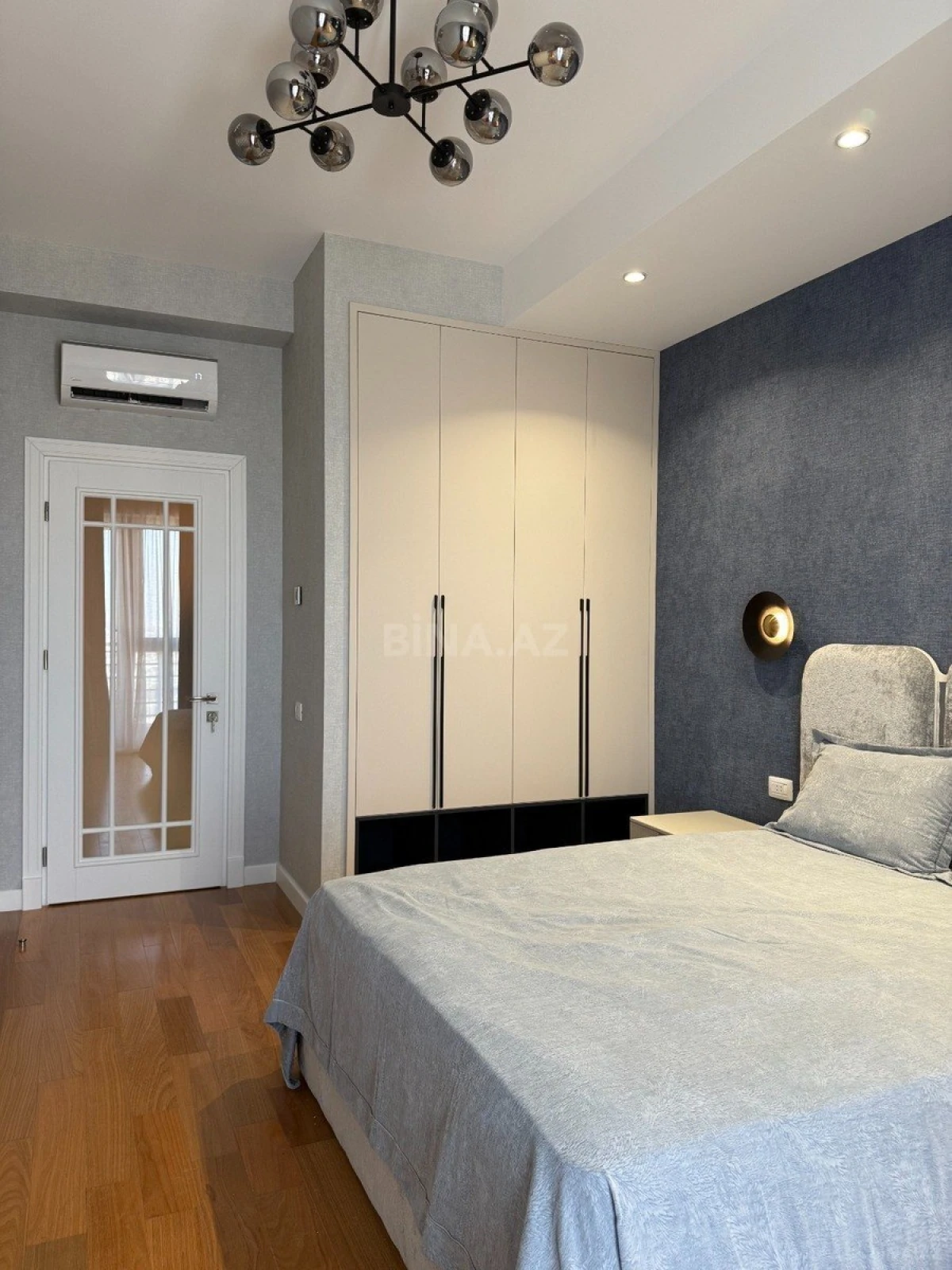 Kirayə verilir 4 otaqlı mənzil 250 m²