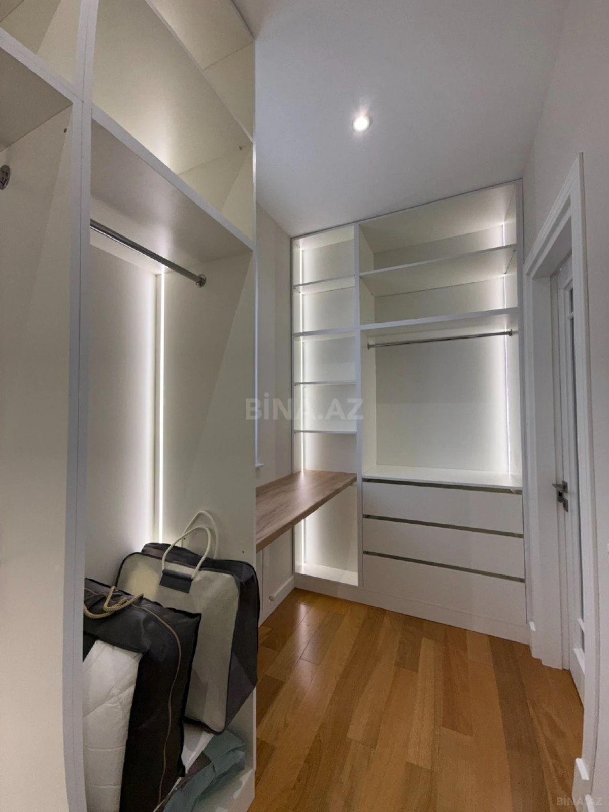 Kirayə verilir 4 otaqlı mənzil 250 m²