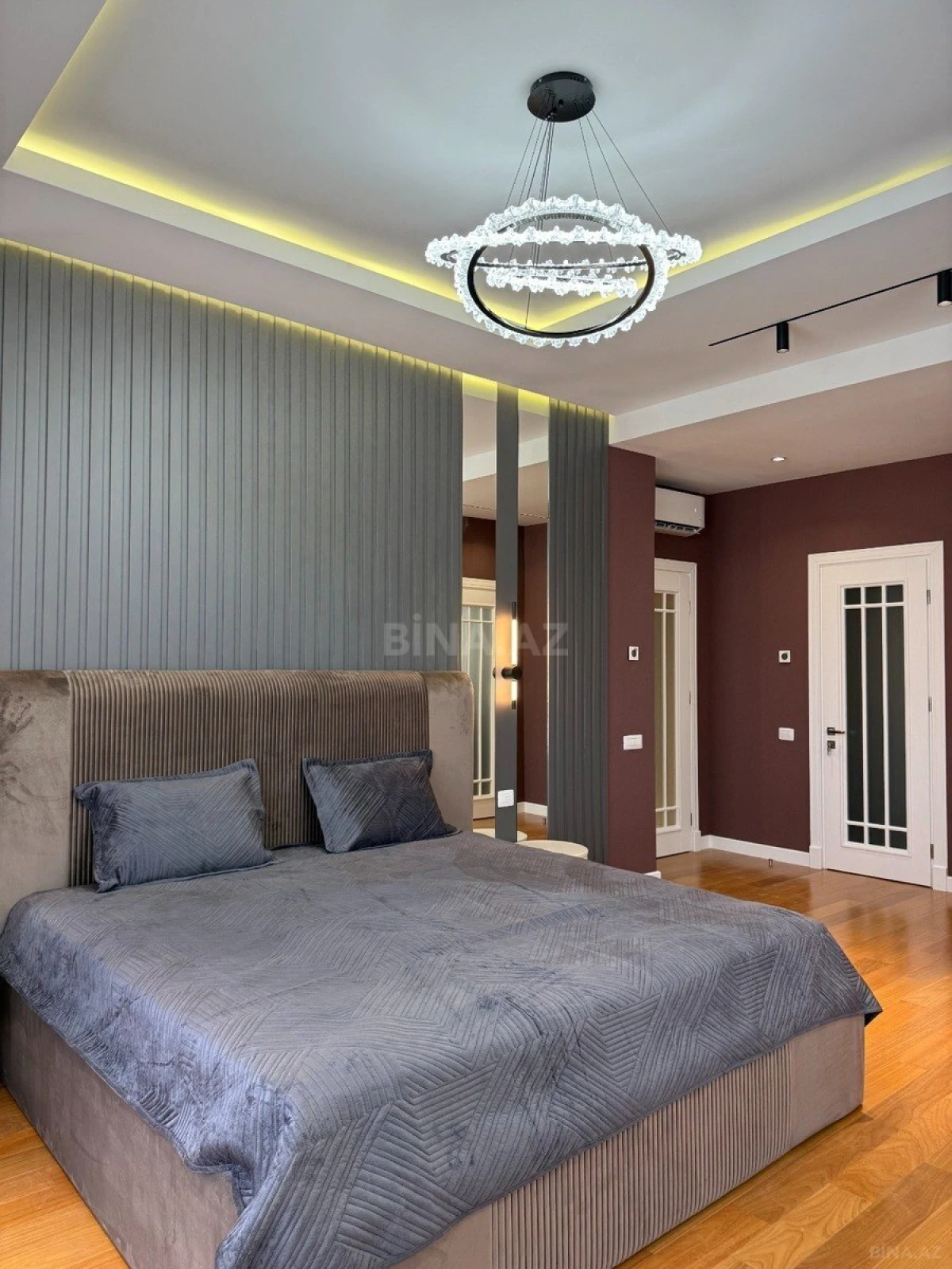 Kirayə verilir 4 otaqlı mənzil 250 m²