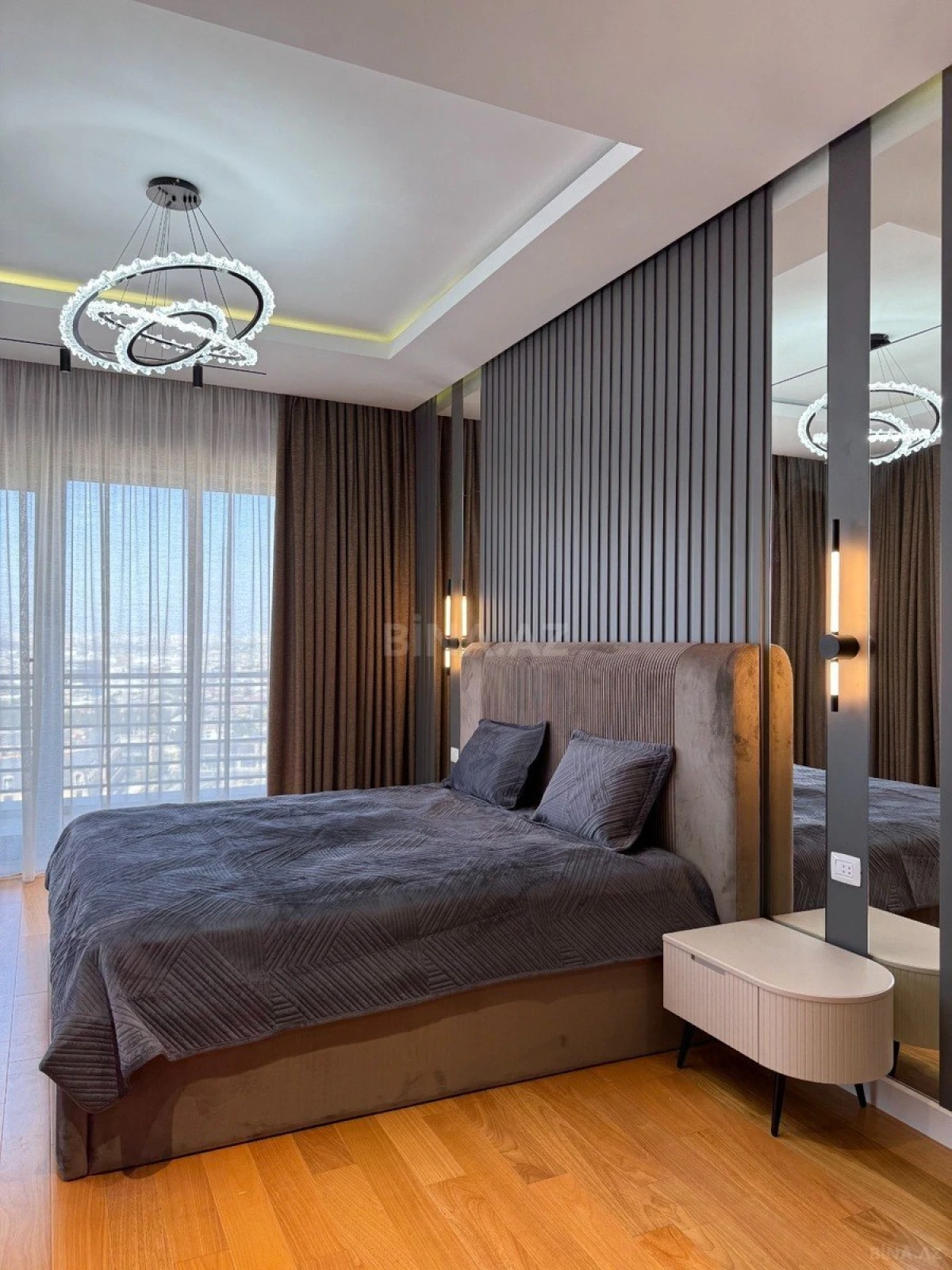 Kirayə verilir 4 otaqlı mənzil 250 m²