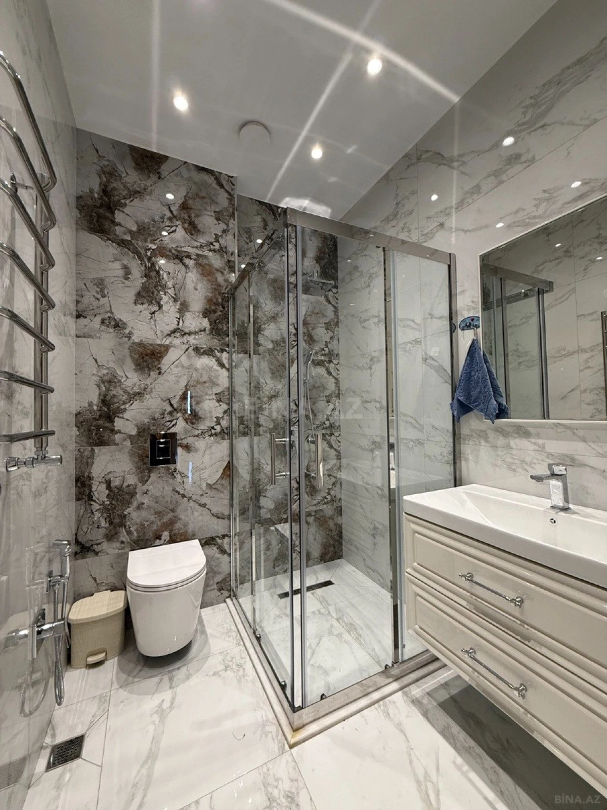 Kirayə verilir 4 otaqlı mənzil 250 m²