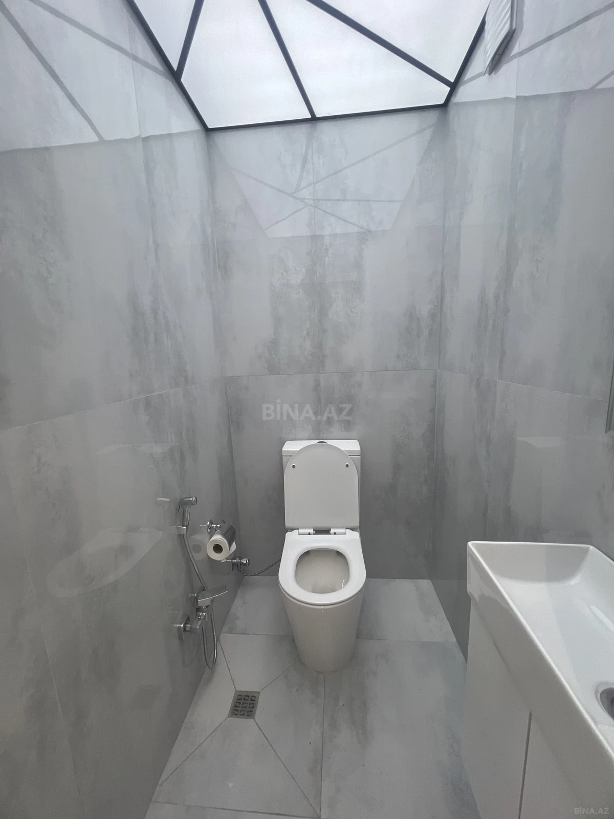 Satılır 3 otaqlı mənzil 110 m²