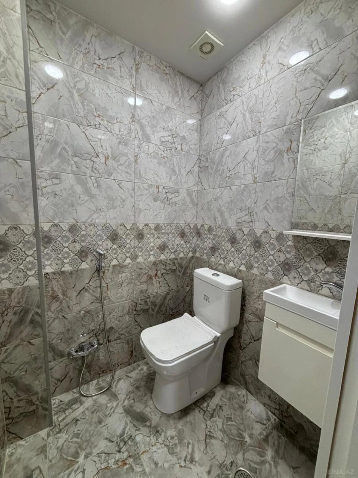 Satılır 2 otaqlı mənzil 55 m²