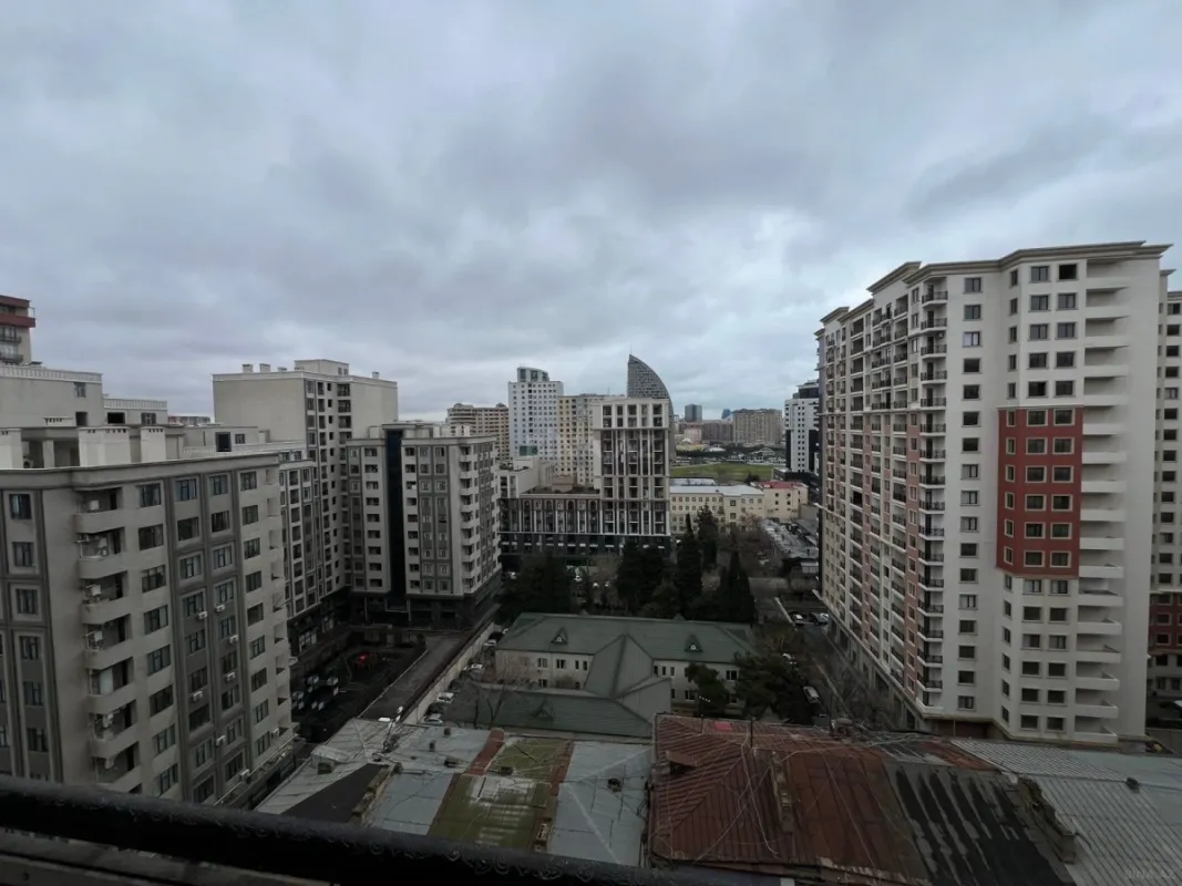 Satılır 2 otaqlı mənzil 108 m²