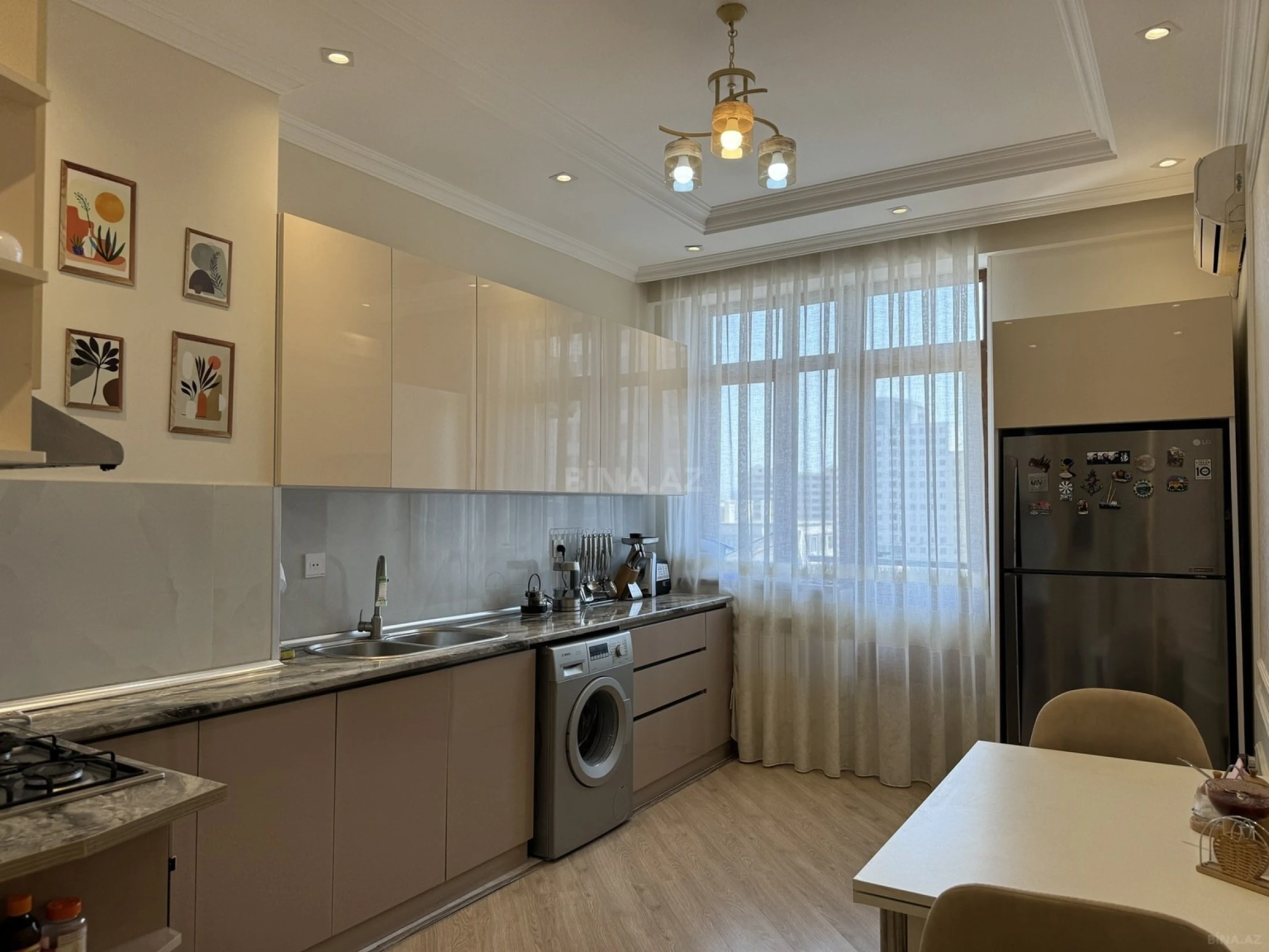 Satılır 2 otaqlı mənzil 108 m²