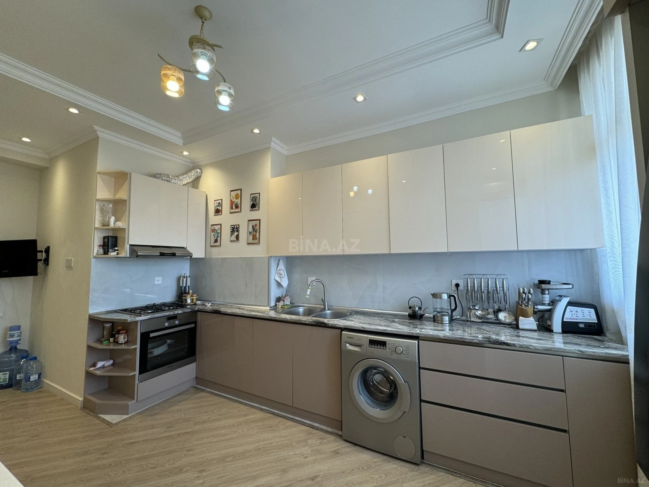 Satılır 2 otaqlı mənzil 108 m²