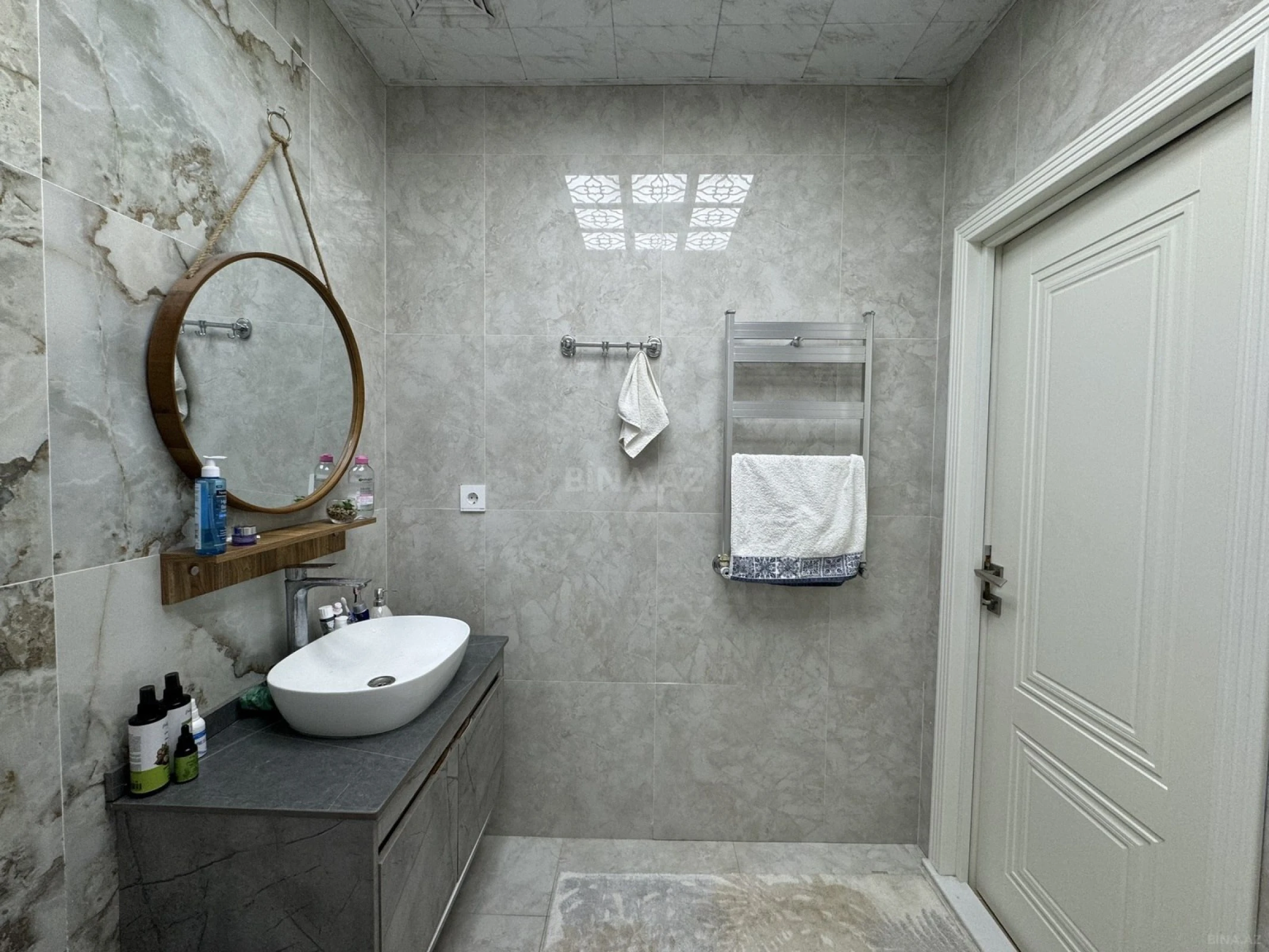 Satılır 2 otaqlı mənzil 108 m²