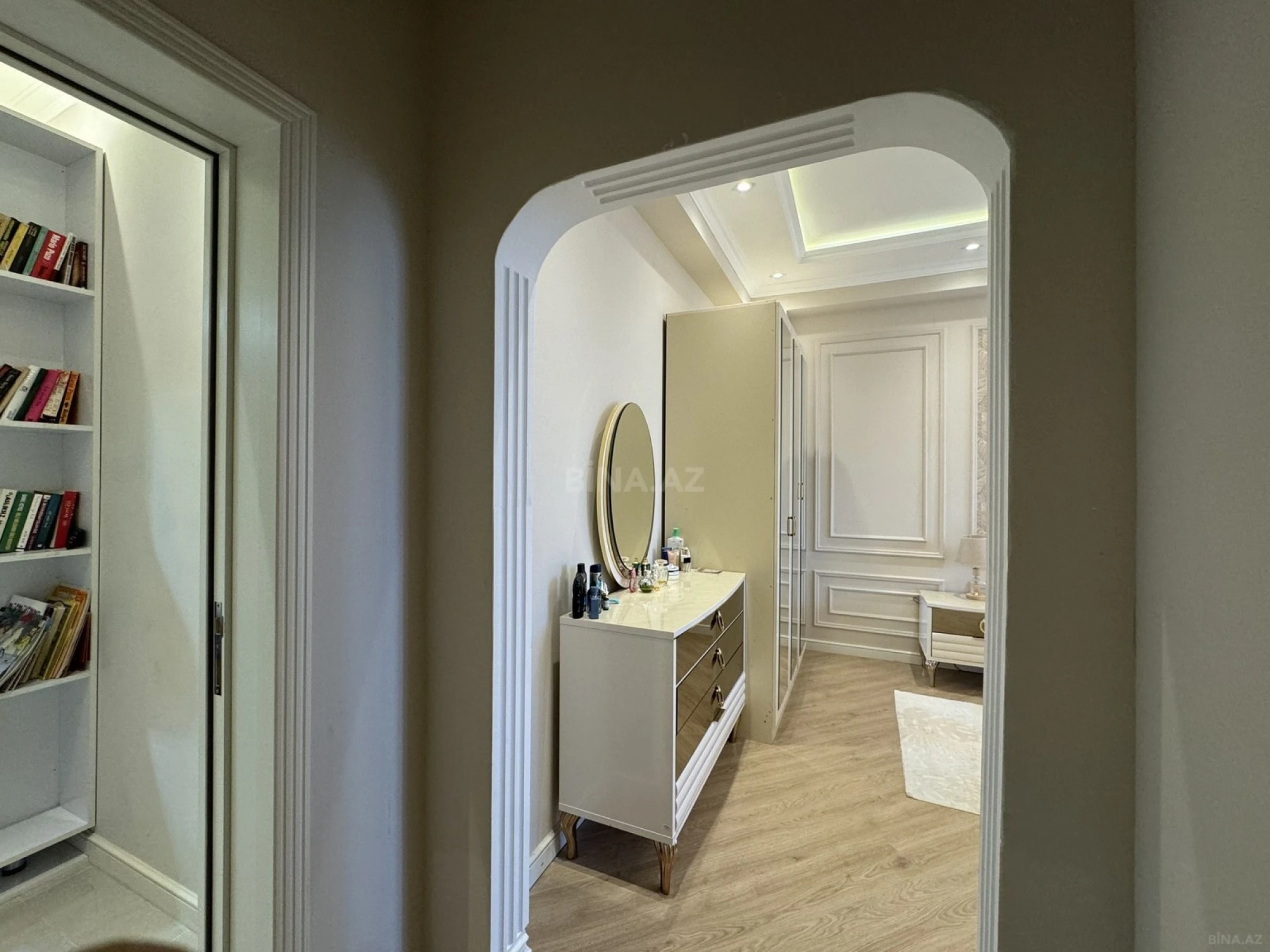 Satılır 2 otaqlı mənzil 108 m²