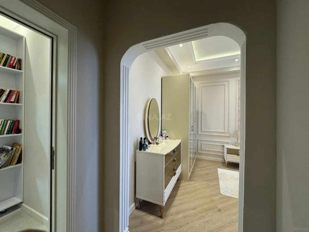 Satılır 2 otaqlı mənzil 108 m²