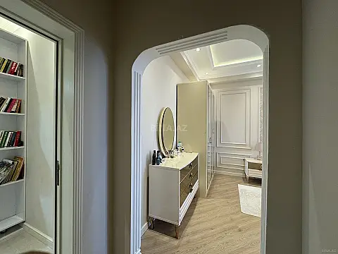 Satılır 2 otaqlı mənzil 108 m²