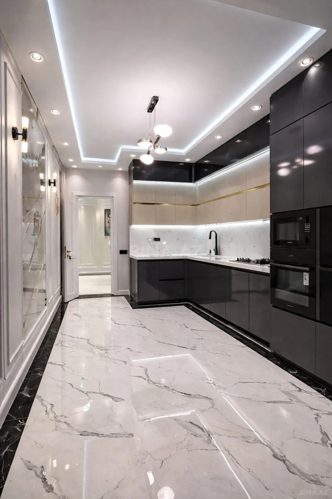 Satılır 3 otaqlı mənzil 137 m²