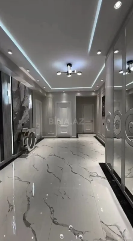 Satılır 3 otaqlı mənzil 137 m²