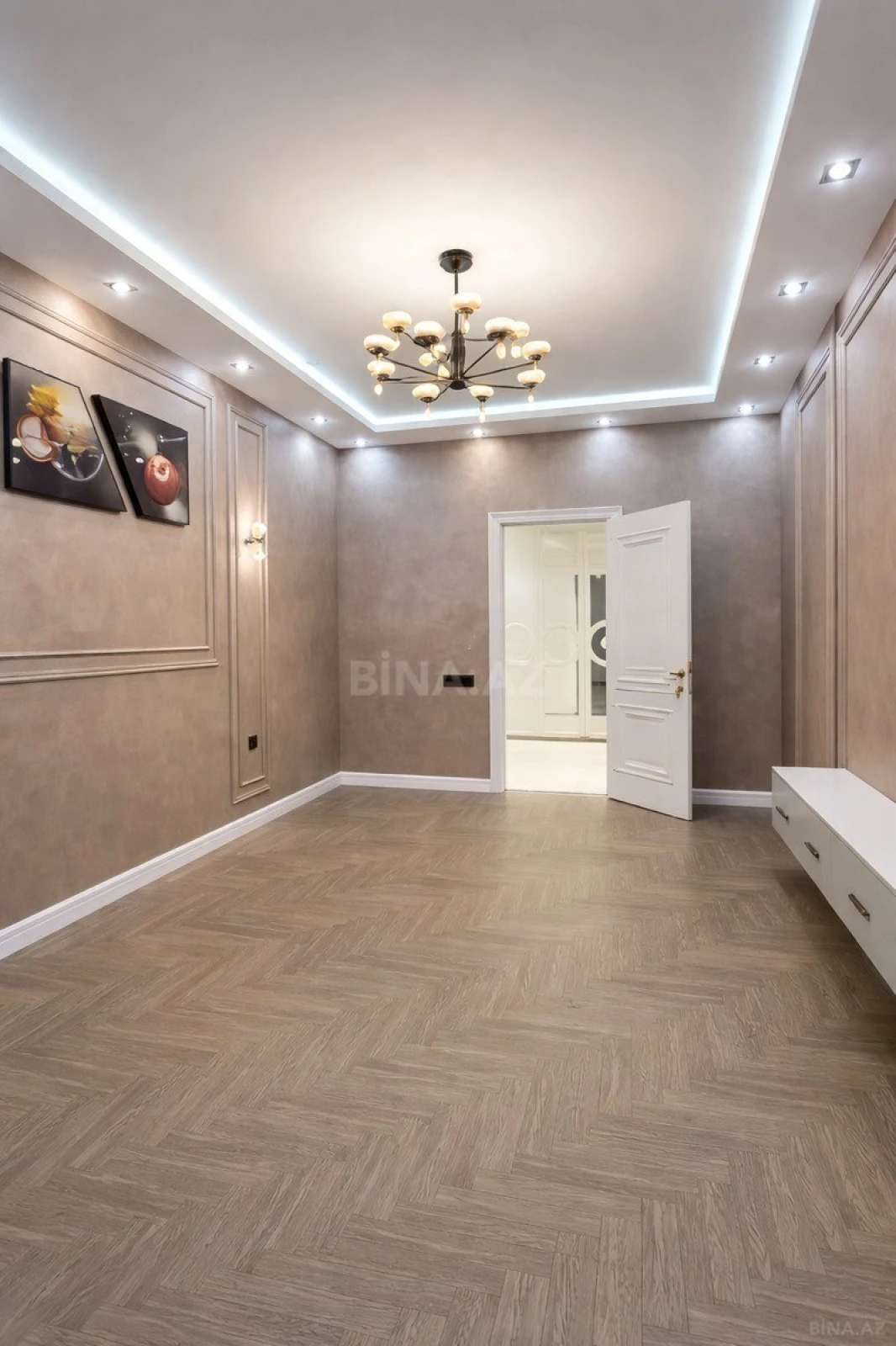 Satılır 3 otaqlı mənzil 137 m²