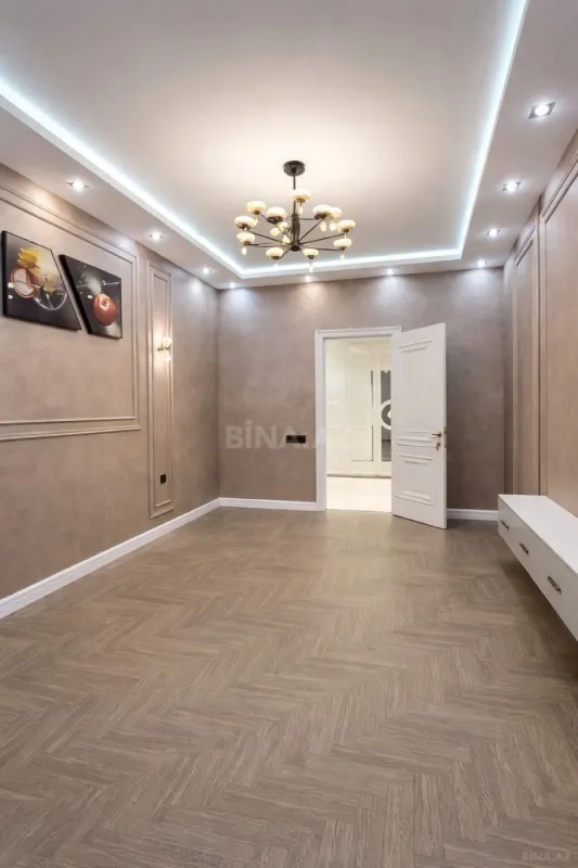 Satılır 3 otaqlı mənzil 137 m²