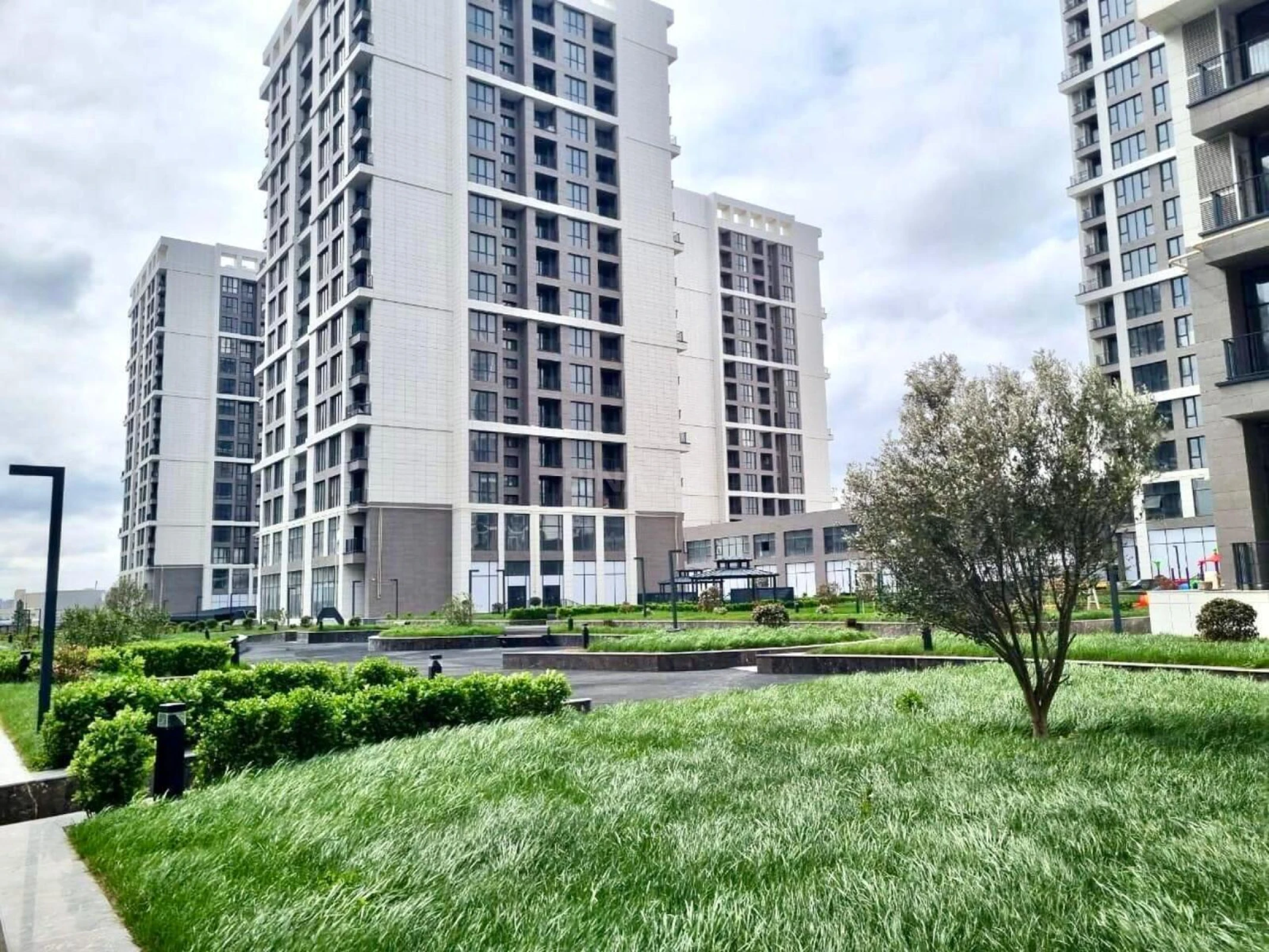 Satılır 3 otaqlı mənzil 108.2 m²