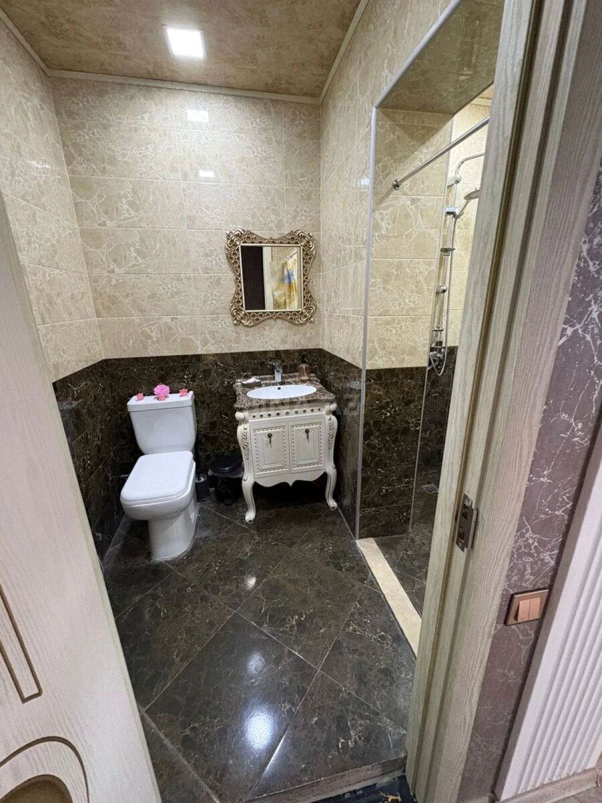 Satılır 2 otaqlı mənzil 250 m²