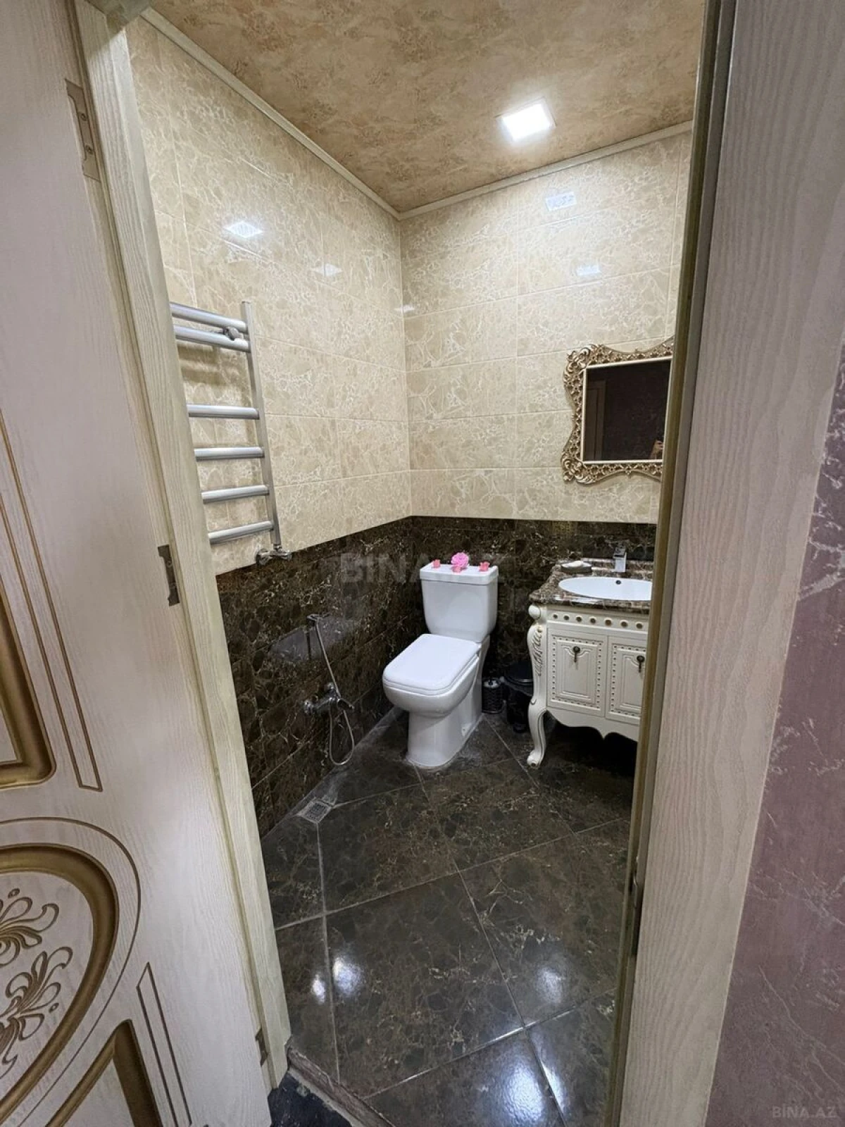 Satılır 2 otaqlı mənzil 250 m²