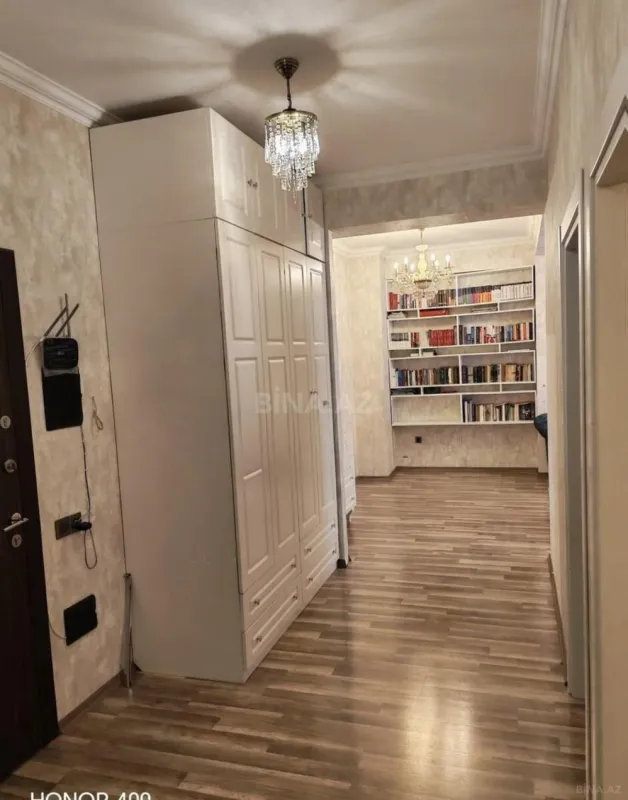 Satılır 2 otaqlı mənzil 76 m²