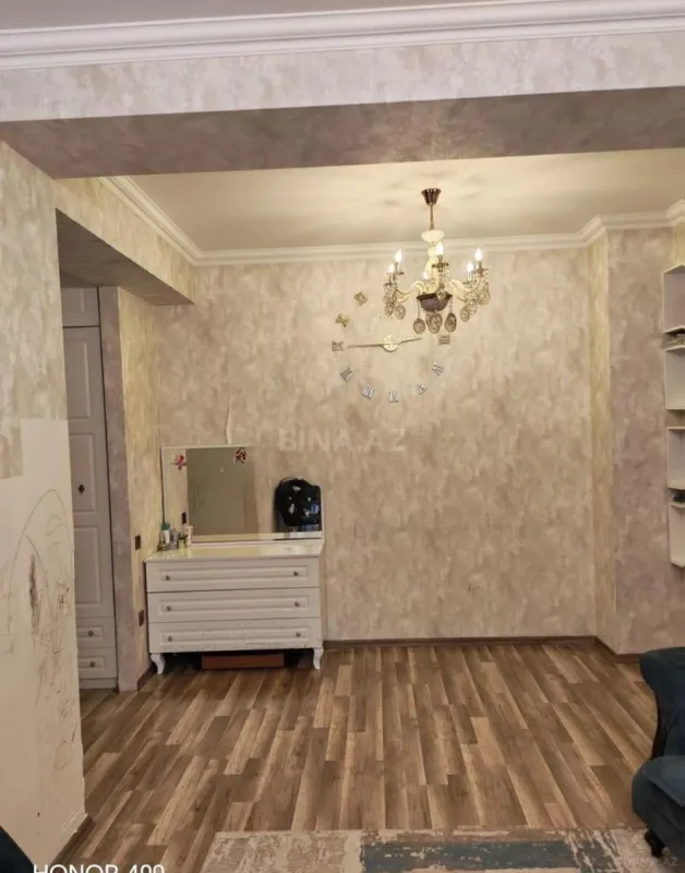 Satılır 2 otaqlı mənzil 76 m²