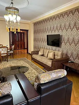 Kirayə verilir 4 otaqlı mənzil 210 m² — Bakı, Nəsimi 4 otaq 210.00 m²