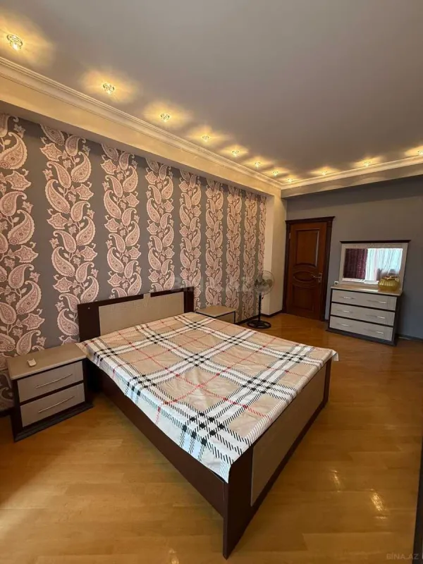 Kirayə verilir 4 otaqlı mənzil 210 m²