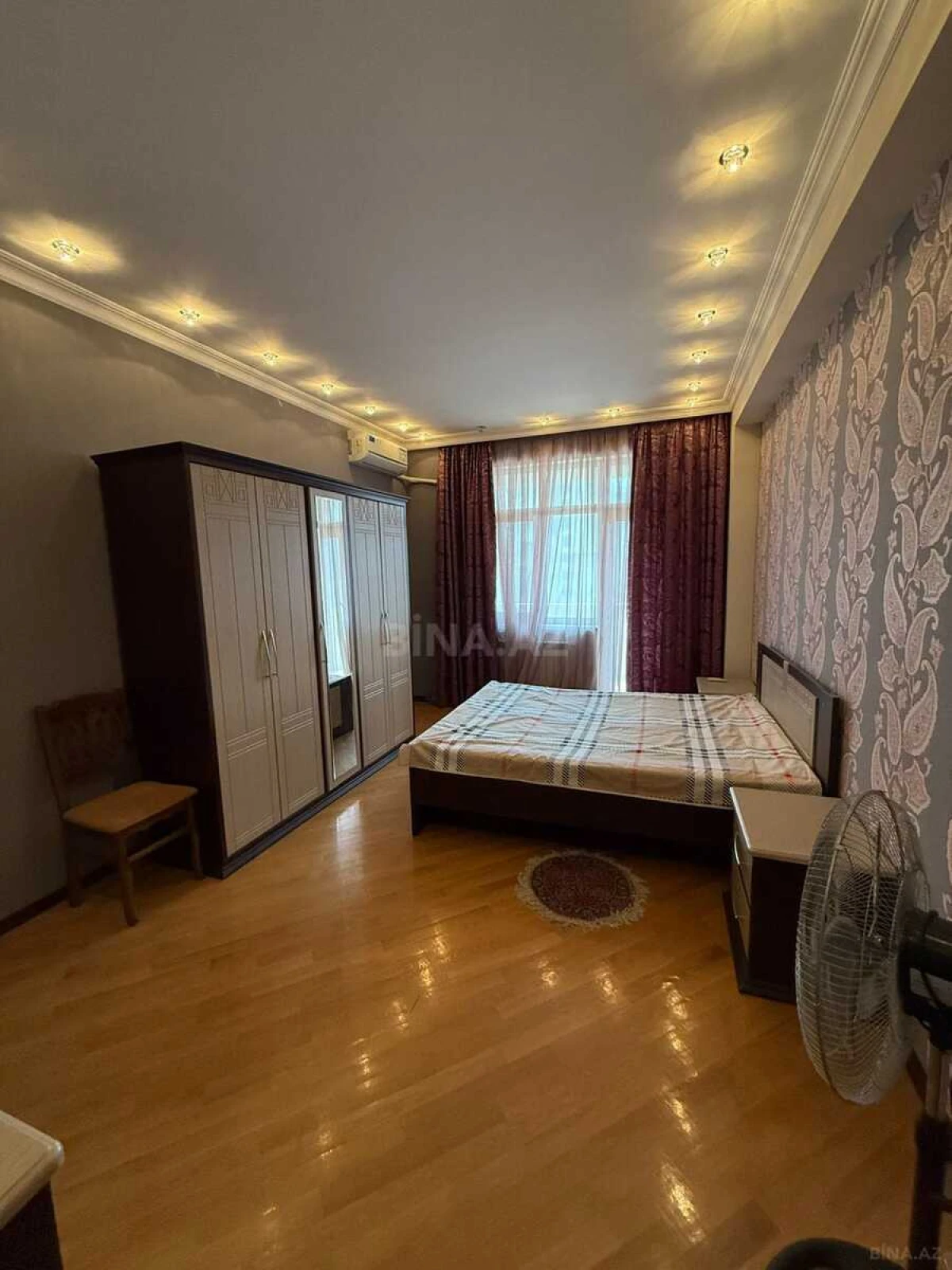 Kirayə verilir 4 otaqlı mənzil 210 m²