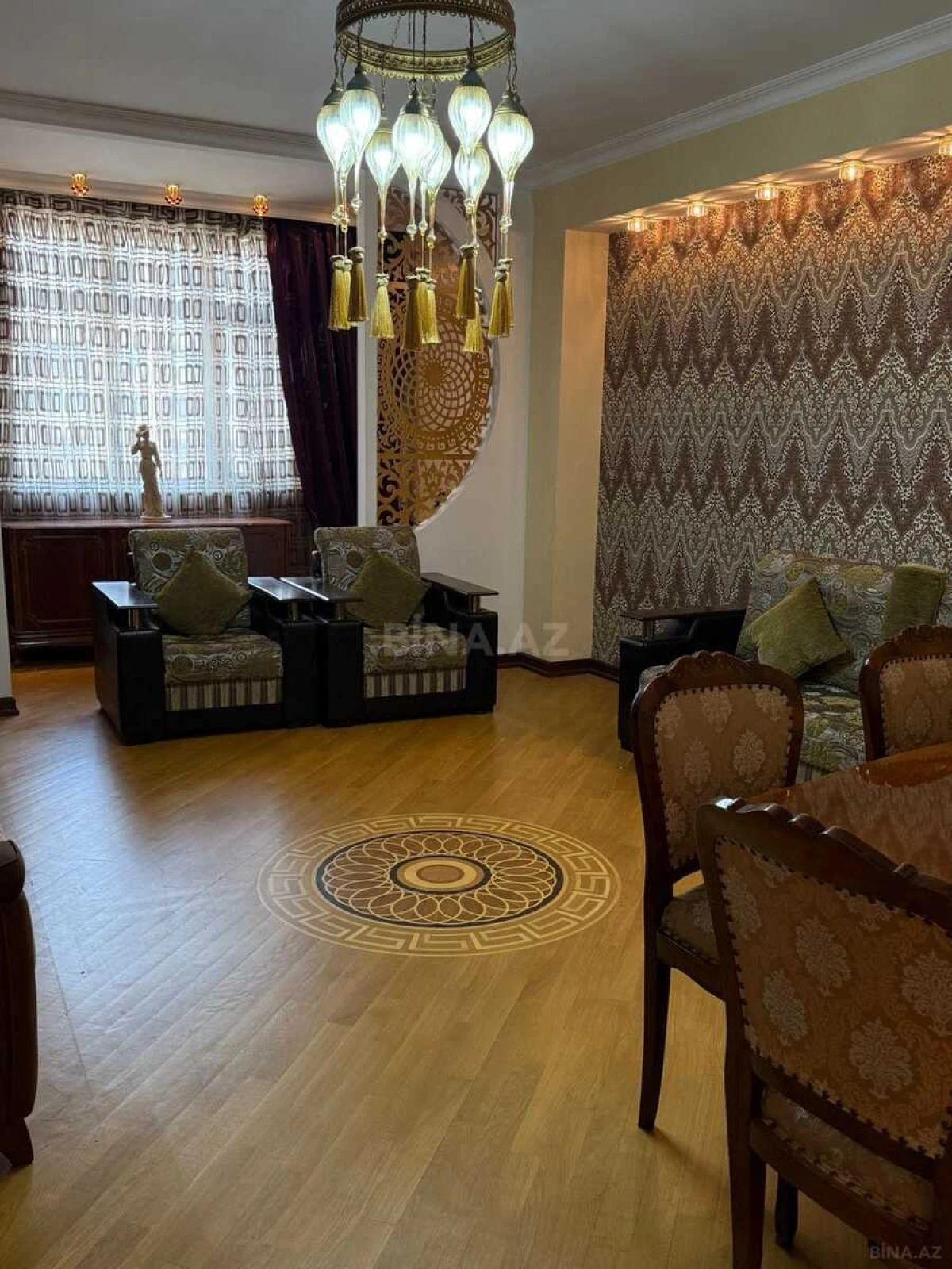 Kirayə verilir 4 otaqlı mənzil 210 m²
