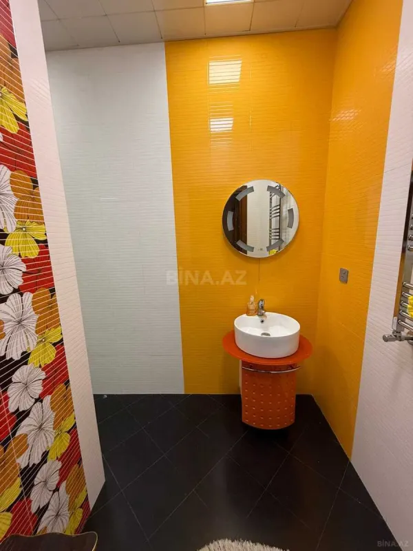 Kirayə verilir 4 otaqlı mənzil 210 m²