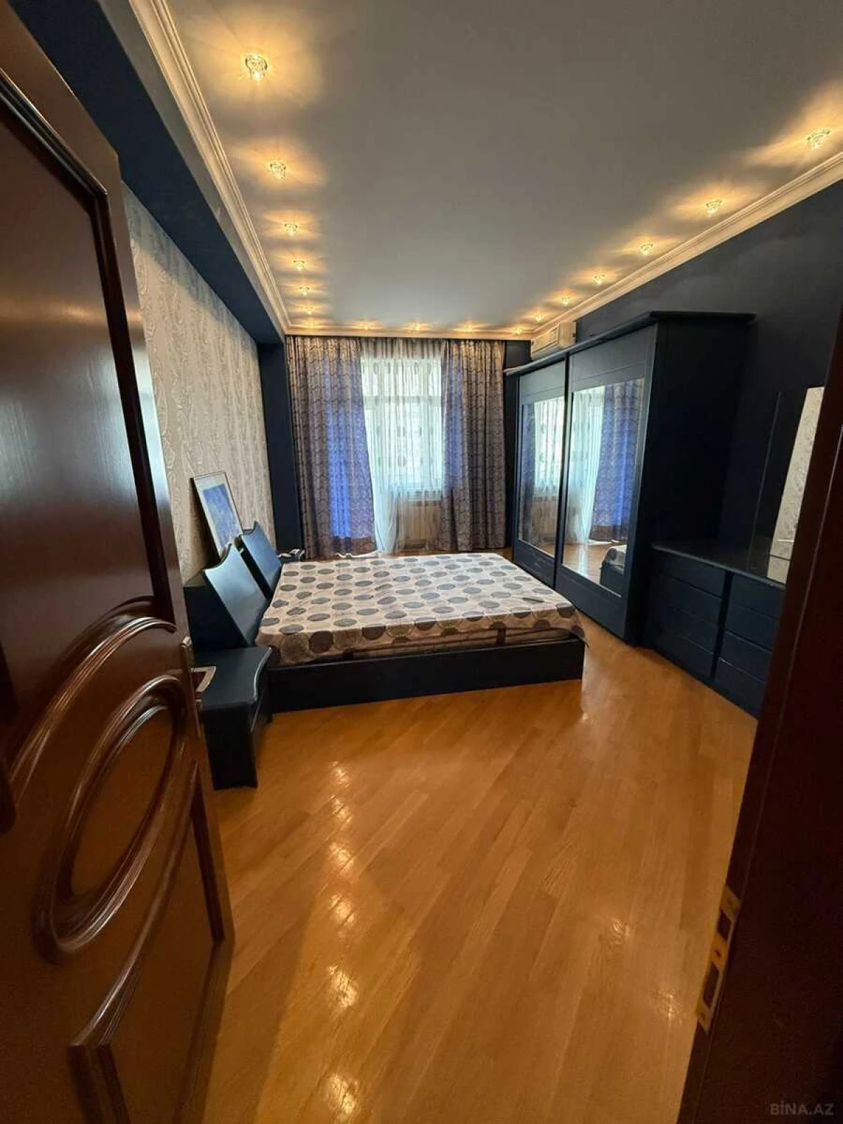 Kirayə verilir 4 otaqlı mənzil 210 m²