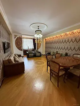 Kirayə verilir 4 otaqlı mənzil 210 m²