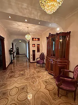 Kirayə verilir 4 otaqlı mənzil 210 m²