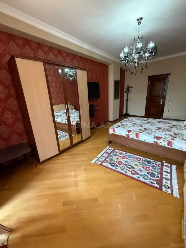 Kirayə verilir 4 otaqlı mənzil 210 m²