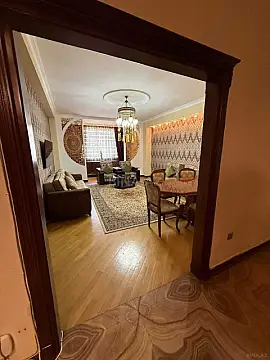Kirayə verilir 4 otaqlı mənzil 210 m²