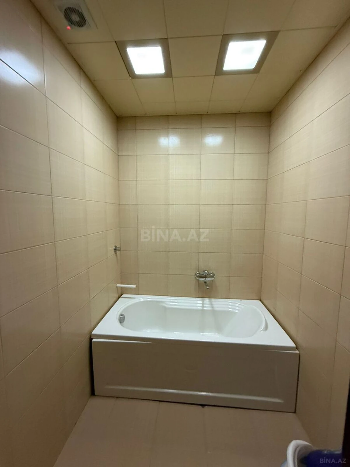 Kirayə verilir 4 otaqlı mənzil 210 m²