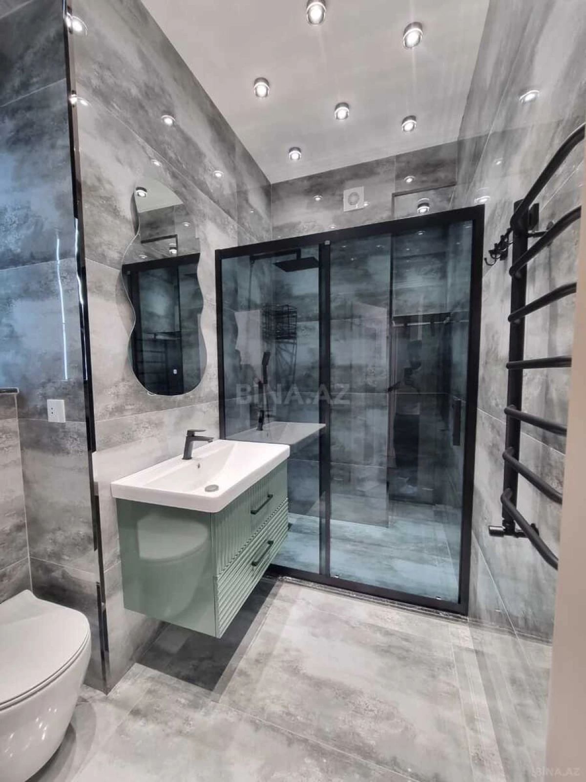 Satılır 4 otaqlı mənzil 195 m²