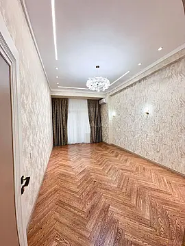 Satılır 4 otaqlı mənzil 195 m²