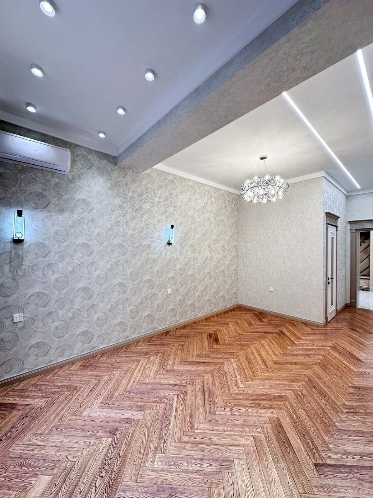 Satılır 4 otaqlı mənzil 195 m²