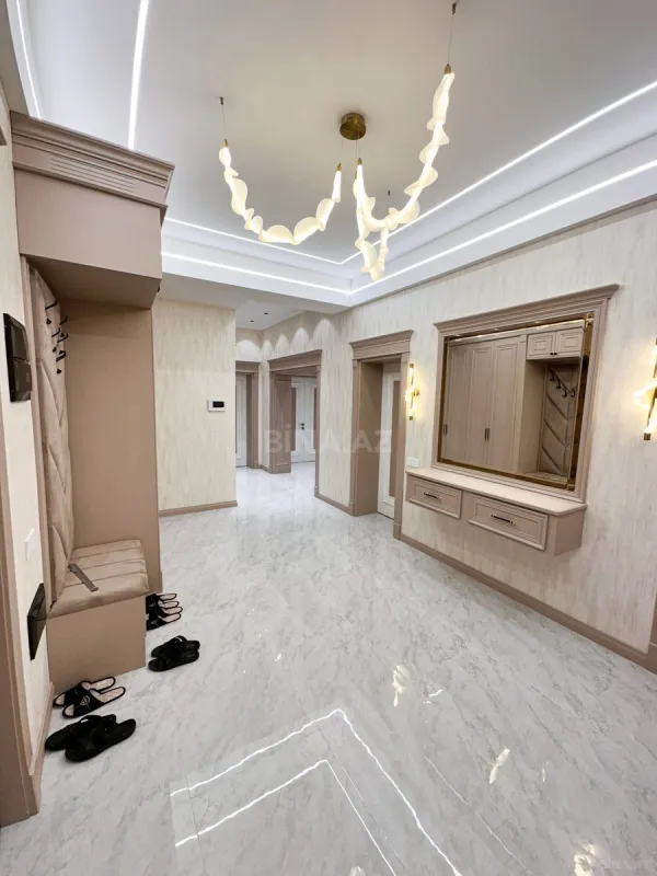 Satılır 4 otaqlı mənzil 195 m²