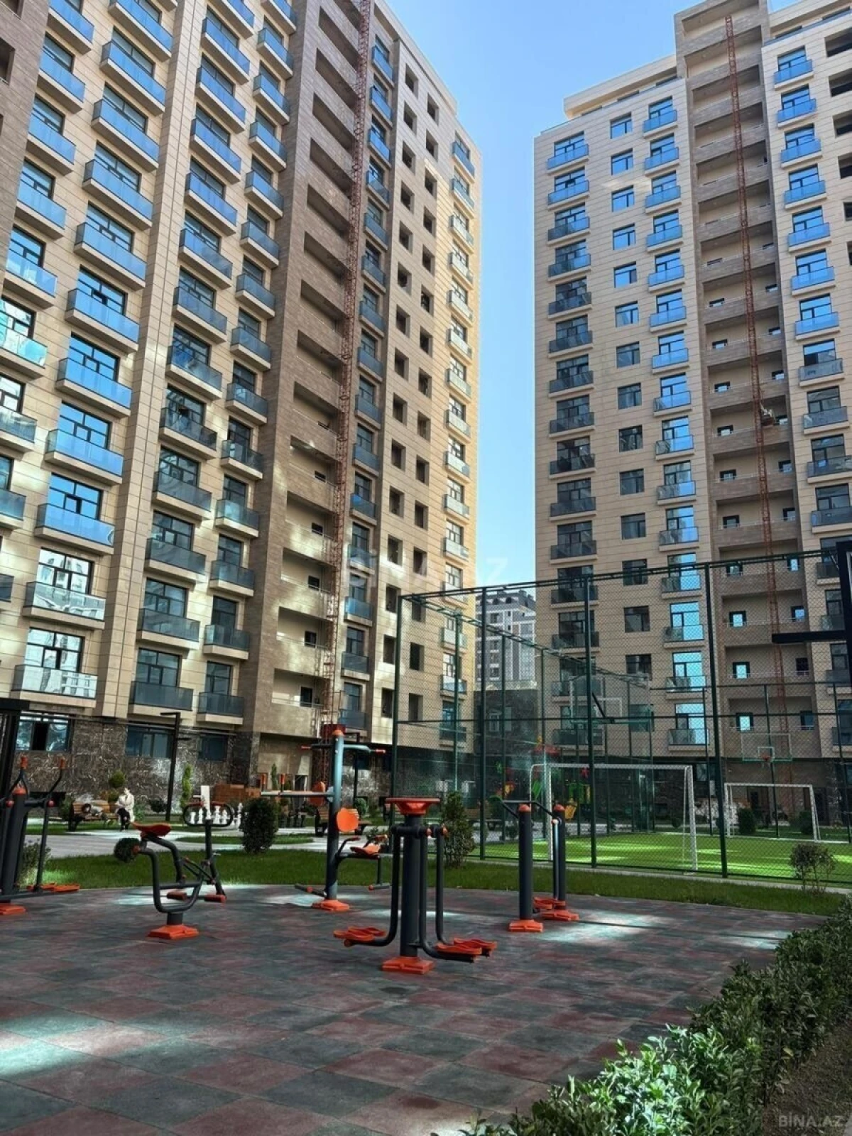 Satılır 4 otaqlı mənzil 195 m²