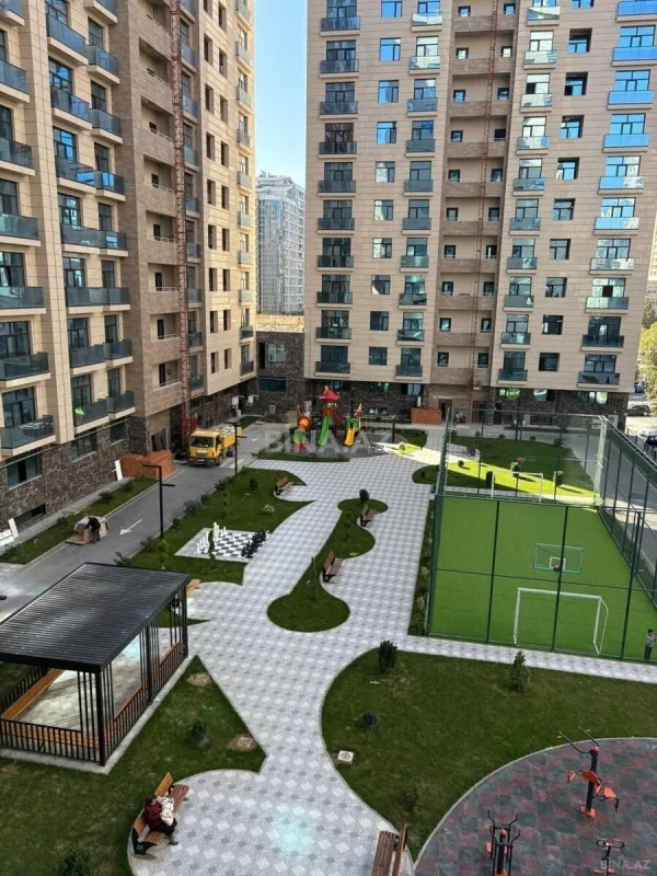 Satılır 4 otaqlı mənzil 195 m²