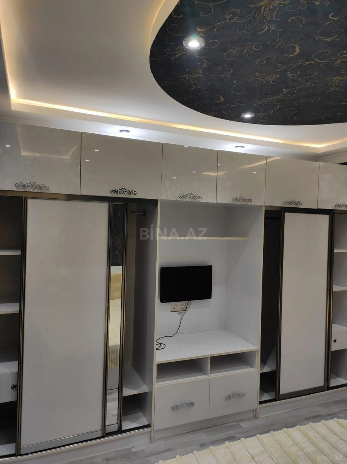 Kirayə verilir 2 otaqlı mənzil 67 m²