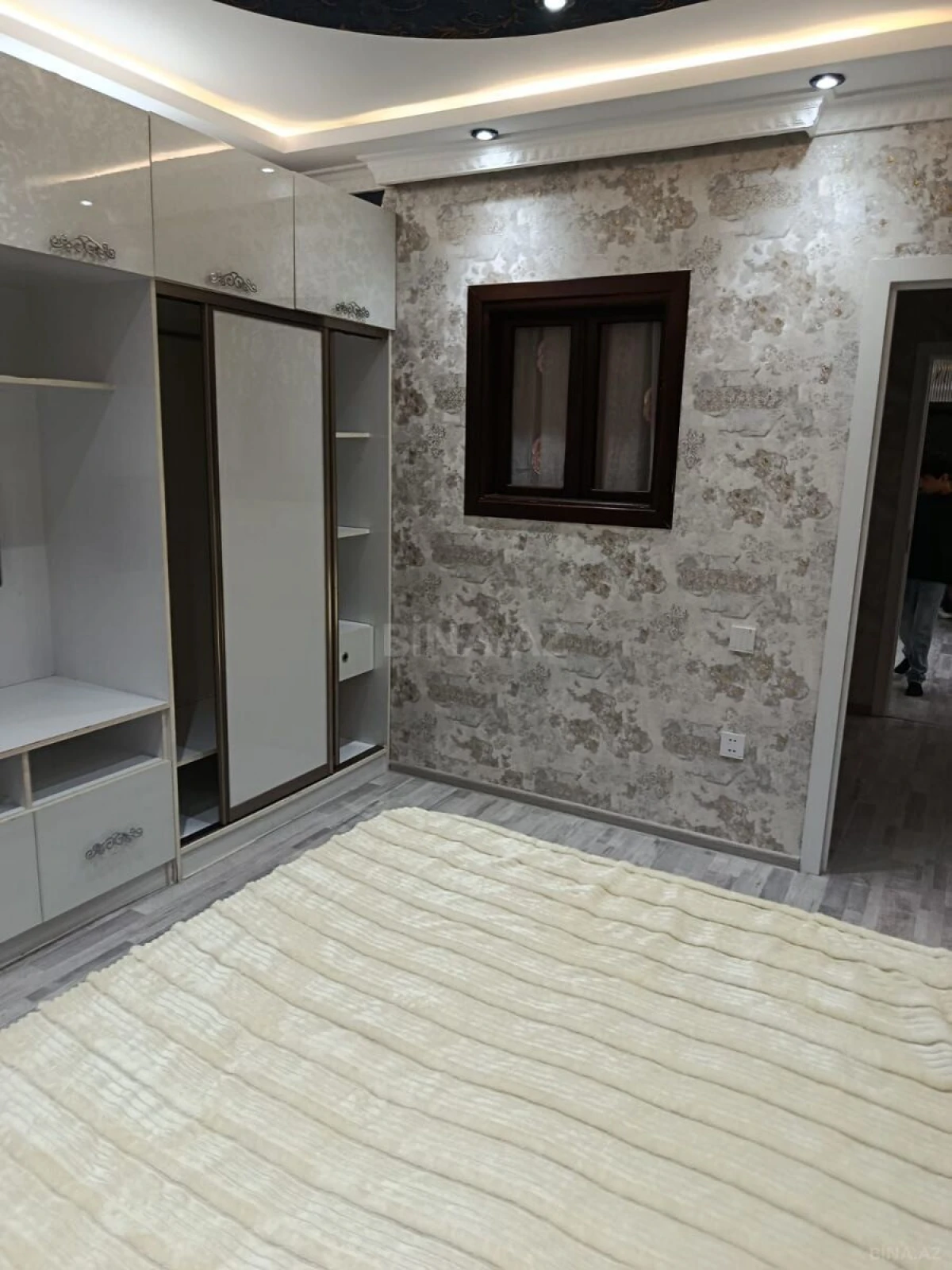 Kirayə verilir 2 otaqlı mənzil 67 m²
