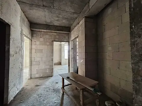 Satılır 3 otaqlı mənzil 132 m²