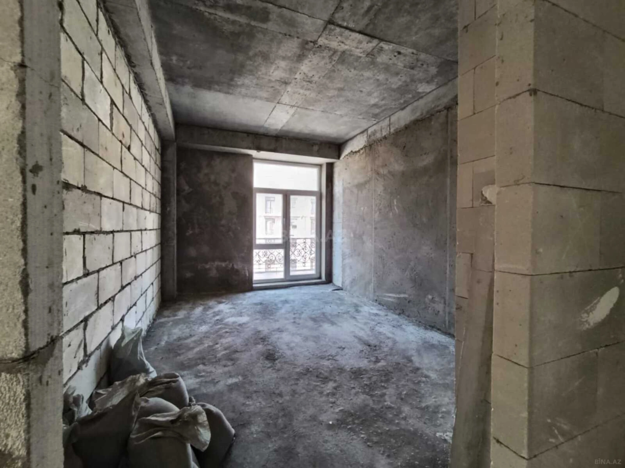 Satılır 3 otaqlı mənzil 132 m²