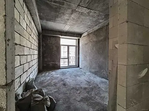 Satılır 3 otaqlı mənzil 132 m²